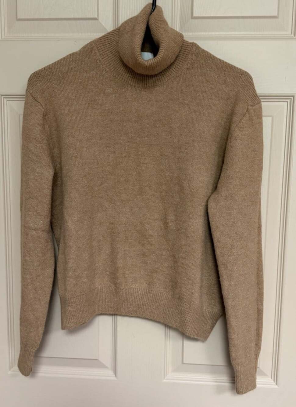 H&M NWT Women’s M Beige Knit Turtleneck Long Sleeve Pullover Sweater Wool Blend
